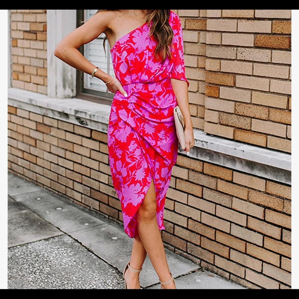 Gorgeous, bright one sleeved dress